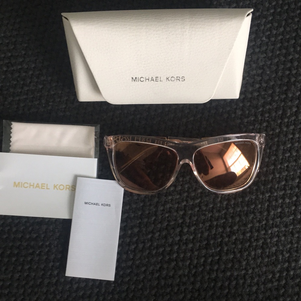 Michael kits sunglasses no scratches on the lens